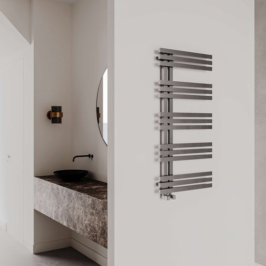 Scaldasalviette Carisa Alias ​​in Acciaio Inox dal Design Moderno Satinato Lucido 