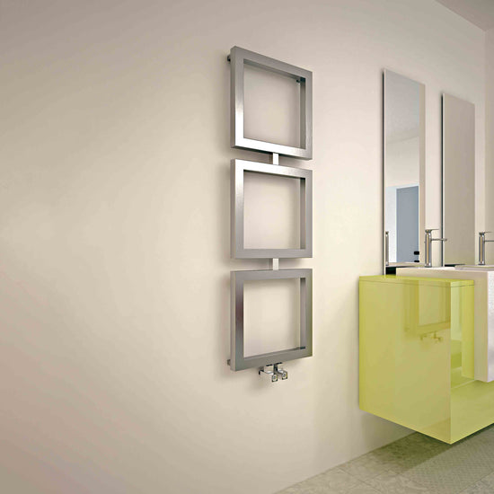 Scaldasalviette Carisa Ruma in Acciaio Inox dal Design Moderno Satinato Lucido 